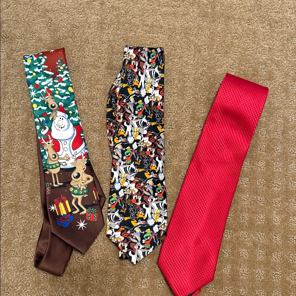 Van Heusen, Christmas Festive looney tunes  Classic Ties - Brown, Multi, Red